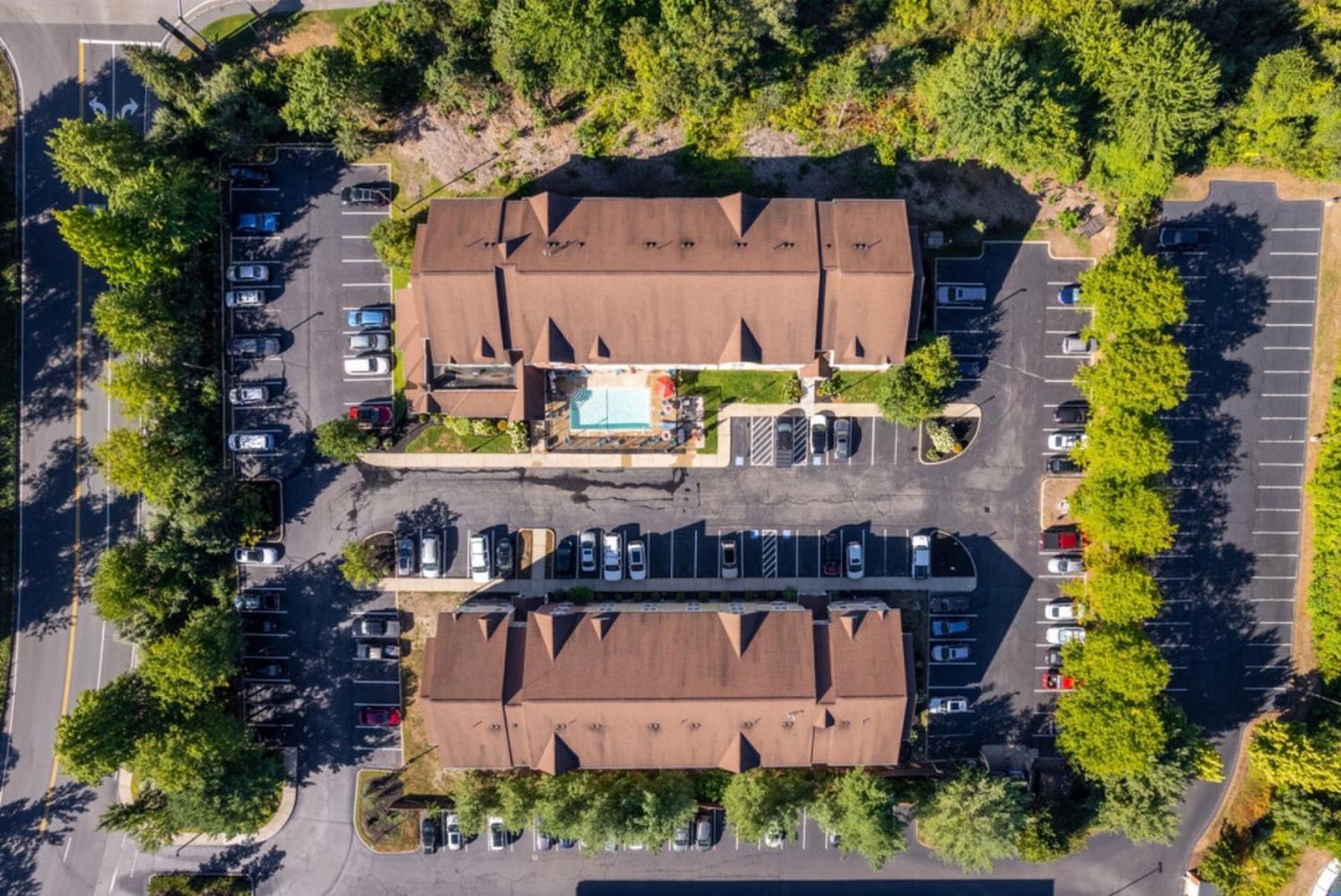 Residences At Tewksbury Exterior photo